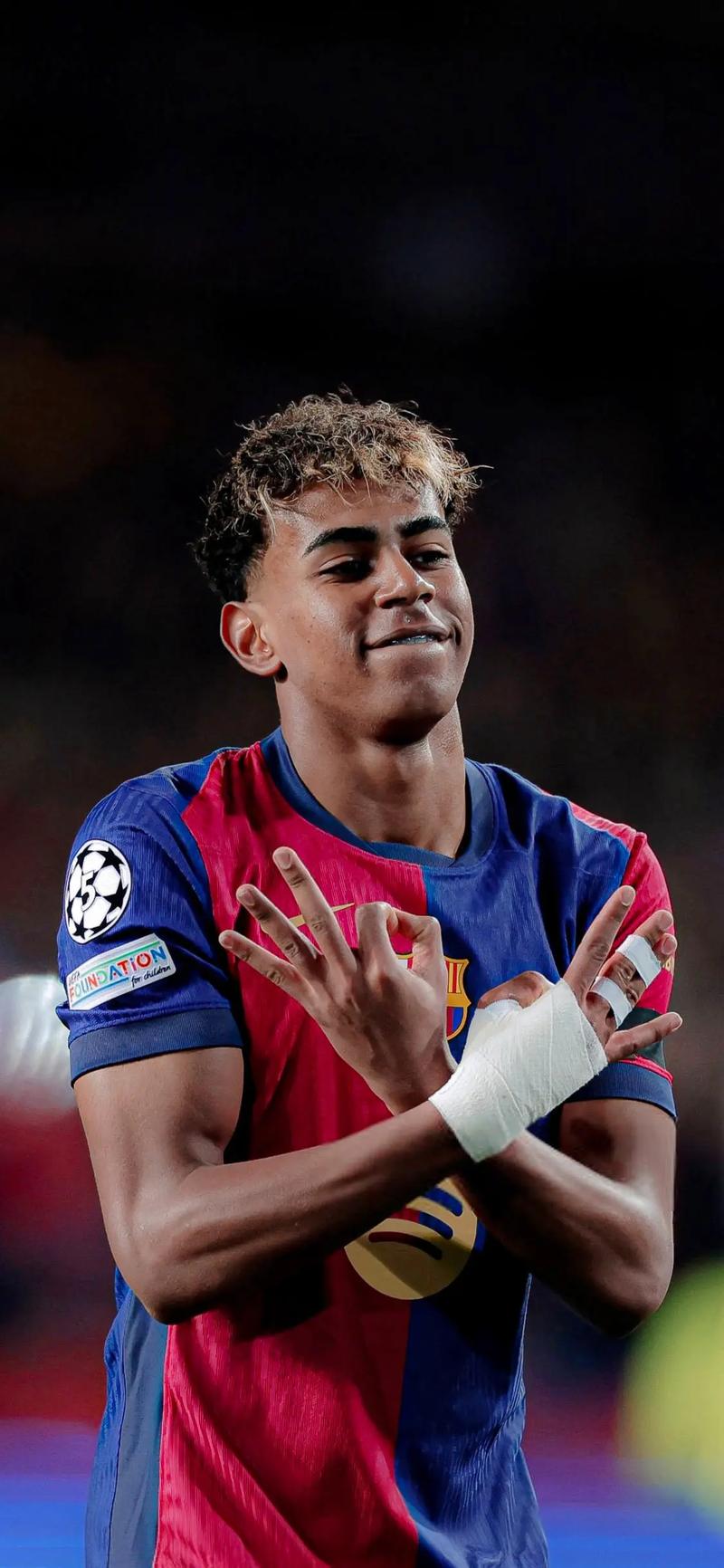 巴萨3-1逆转马竞喜忧参半：全场最佳奥尔莫肩膀脱臼，本赛季报销（巴萨3-1逆转马竞喜忧交织：全场最佳奥尔莫肩部脱臼，赛季提前报销）