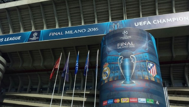 足球这项运动陪伴了我整个初高中，今天我十八岁了，...（足球陪我走过初高中，十八岁，我仍在奔跑）