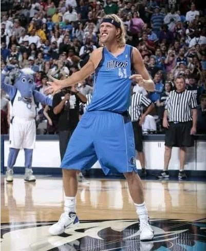 罗马诺：去年冬窗曼联引进埃德松未果，现在他已经大降价了（罗马诺：曼联去年冬窗求购埃德松未果，如今要价已大幅下调）