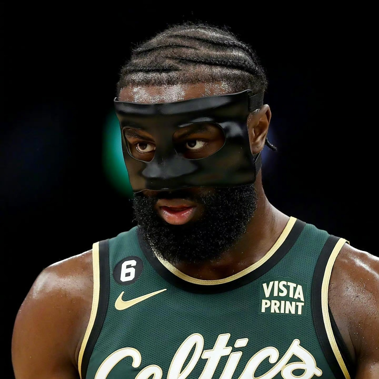 邮报：明年世界杯上下半场中段设强制补水时间，每次三分钟（《邮报》：明年世界杯将在上下半场中段增设3分钟强制补水暂停）